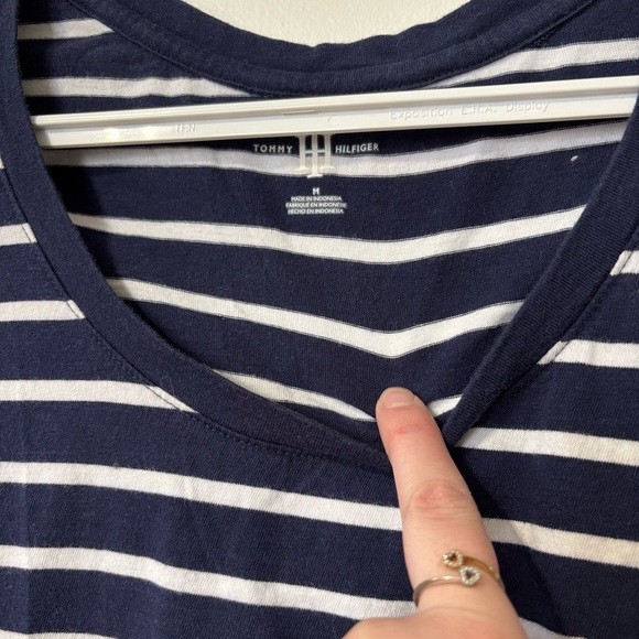 🎉4/30$🎉 Tommy Hilfiger Striped Long Sleeve Tee – Size M 💙 - Picture 2 of 5